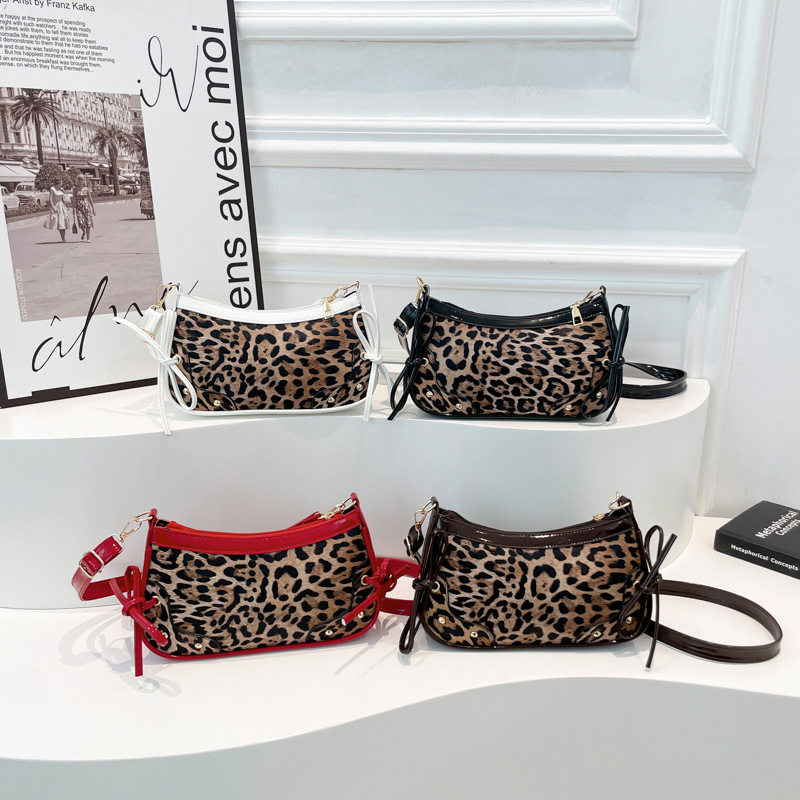 Bolsa de patrón leopardo nuevo estilo retro coreano arco de moda de color contrastante empalme de tendencia personalidad extranjera sensación de hombro bolso axilar