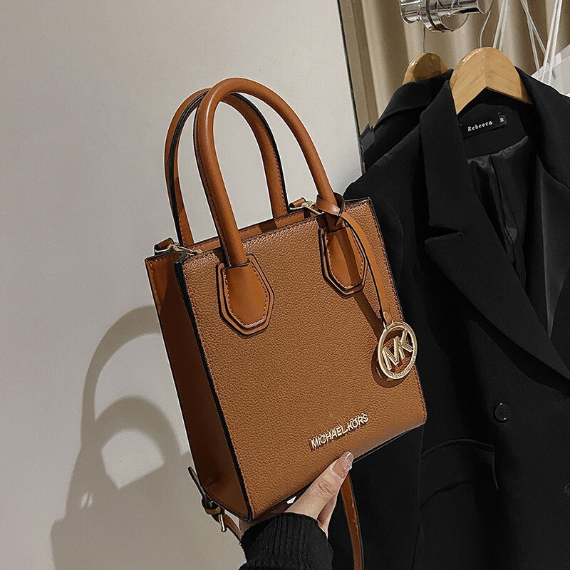 Crossbody M2024 New Fashion Versatile Retro Single-Shoulder Light Luxury Small Square Bag for Women Niche Fashion Women's Bag Cross-Border Crossbody M2024 New Fashion Versatile Retro Single-Shoulder Light Luxury Small Square Bag for Women Niche Fashion Women's Bag Cross-Border