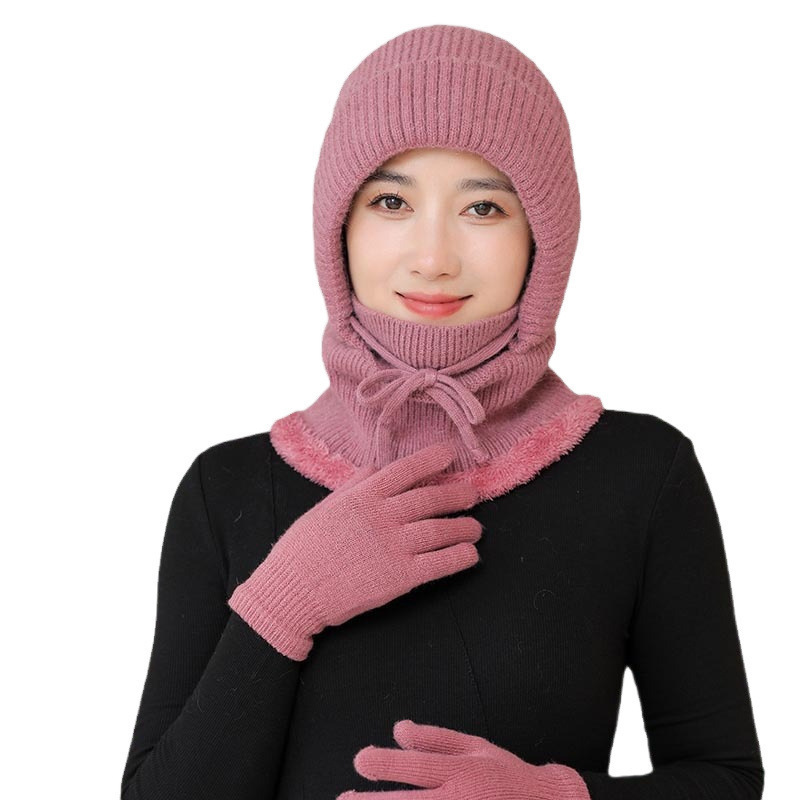 新型の帽子の女性は冬に首を囲む一体の毛糸に乗って耳を保護します。|undefined