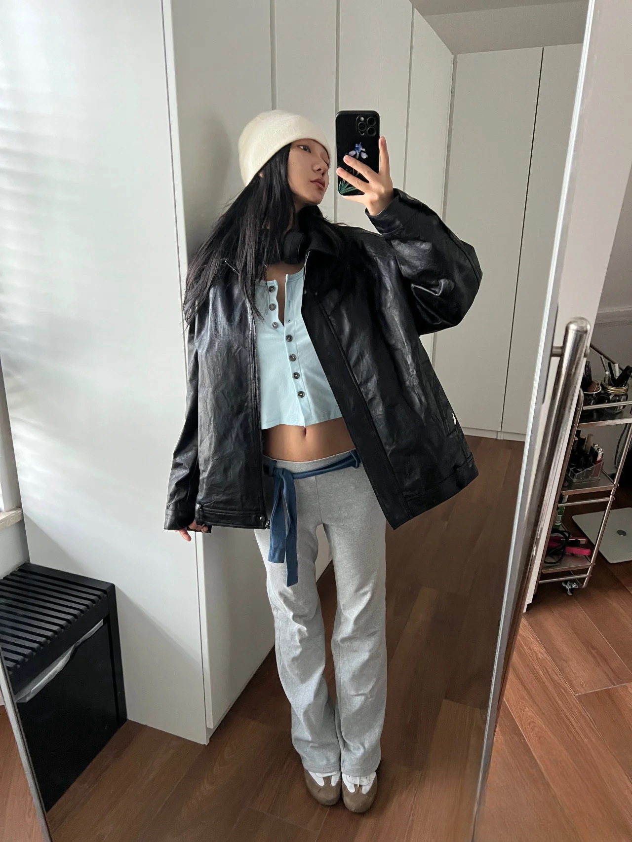 Dos colores, agradable para la piel, cómodo, deportivo y de ocio con cinturón, pantalones con cinturón, cintura media, pantalones microacampanados, mujeres 3250