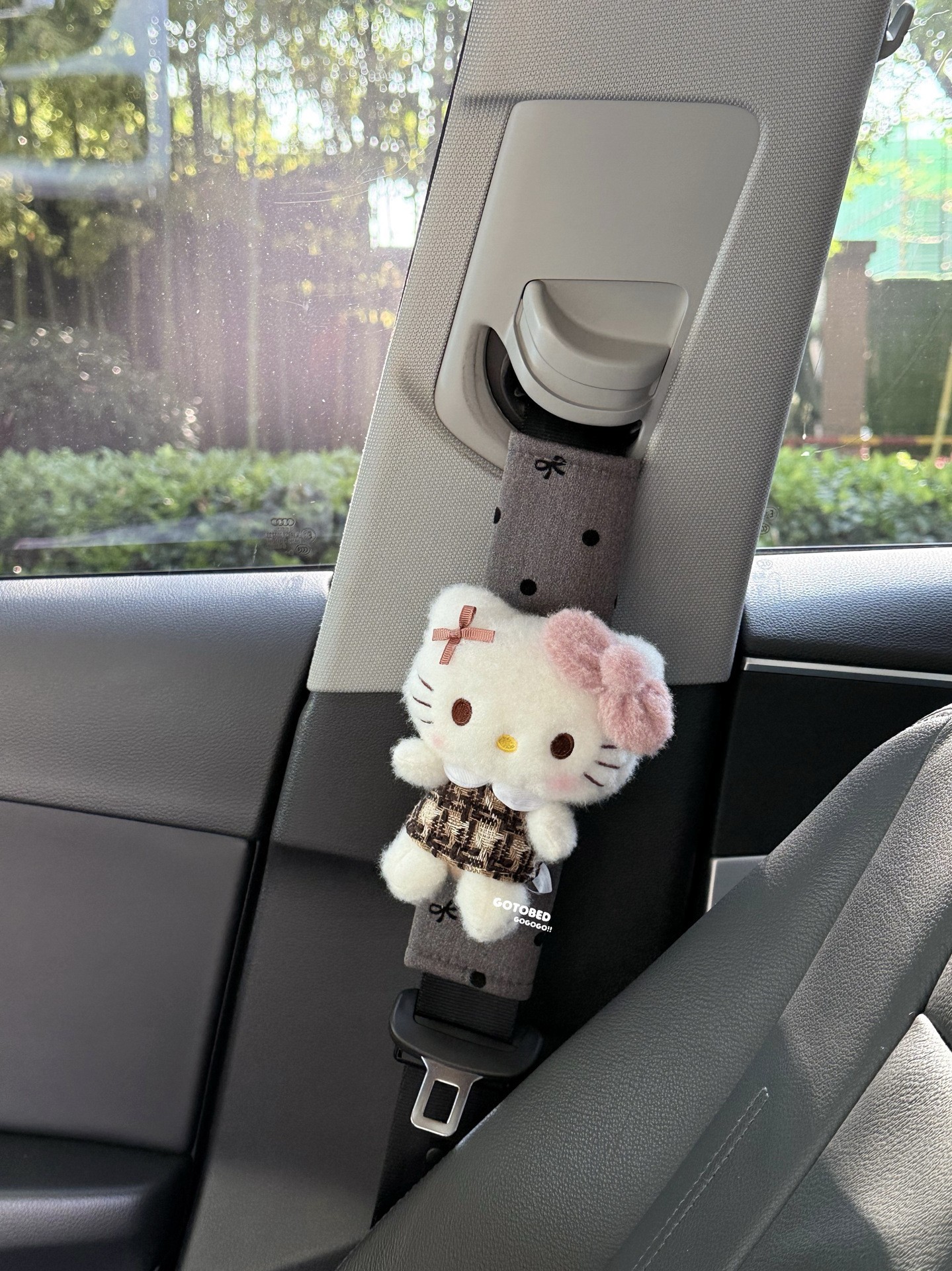 Car Seatbelt Shoulder Pads Are Comfortable and Breathable for Long-Distance Use, Providing Protection for the Shoulders and Neck, and Are an Essential Car Accessory
