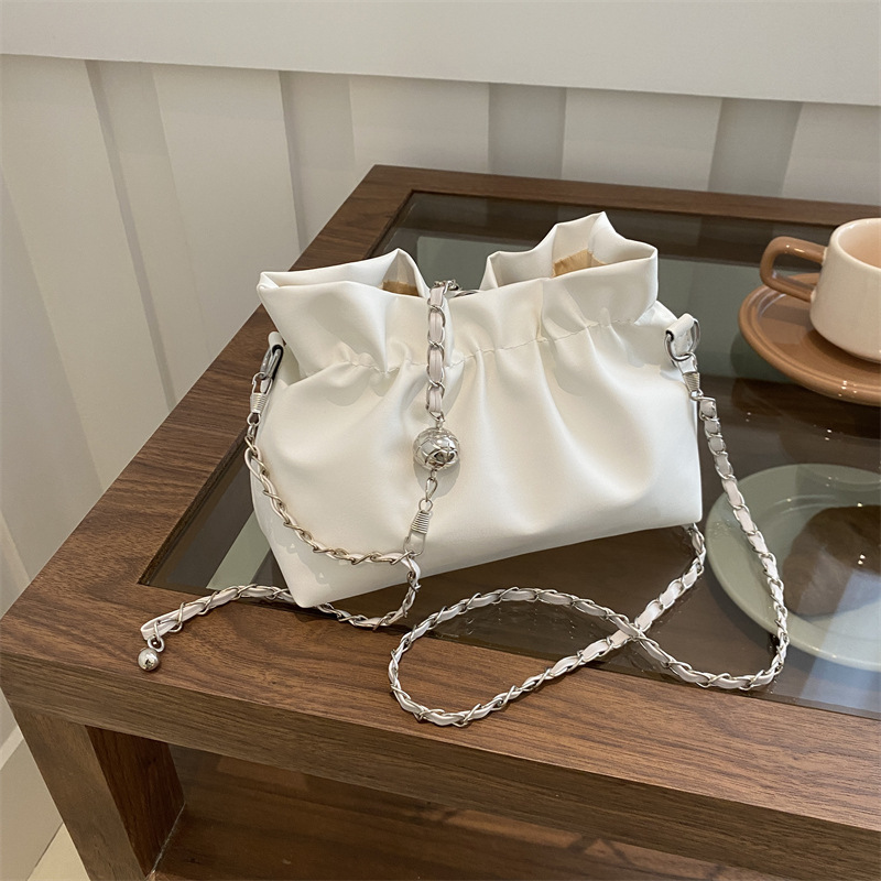 Niche textured bag for women 2024 new summer versatile chain shoulder messenger bag high-grade pleated cloud bag