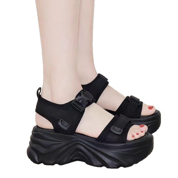 Red famoso padre sandalias mujeres 2026 verano nuevo estilo para salir anti-deslizante fondo grueso muffin zapatos deportivos de playa de estudiantes