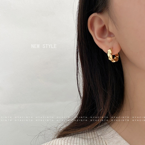Minimalist cold wind circle irregular metal earrings Korean style high-end round earrings European and American temperament earrings jewelry