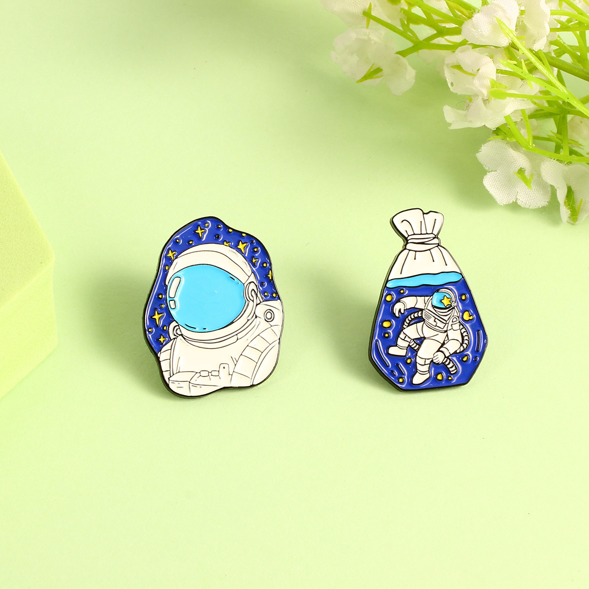 Unisex Gender Cartoon Style Pin Astronaut Alloy Enamel Unisex Brooches