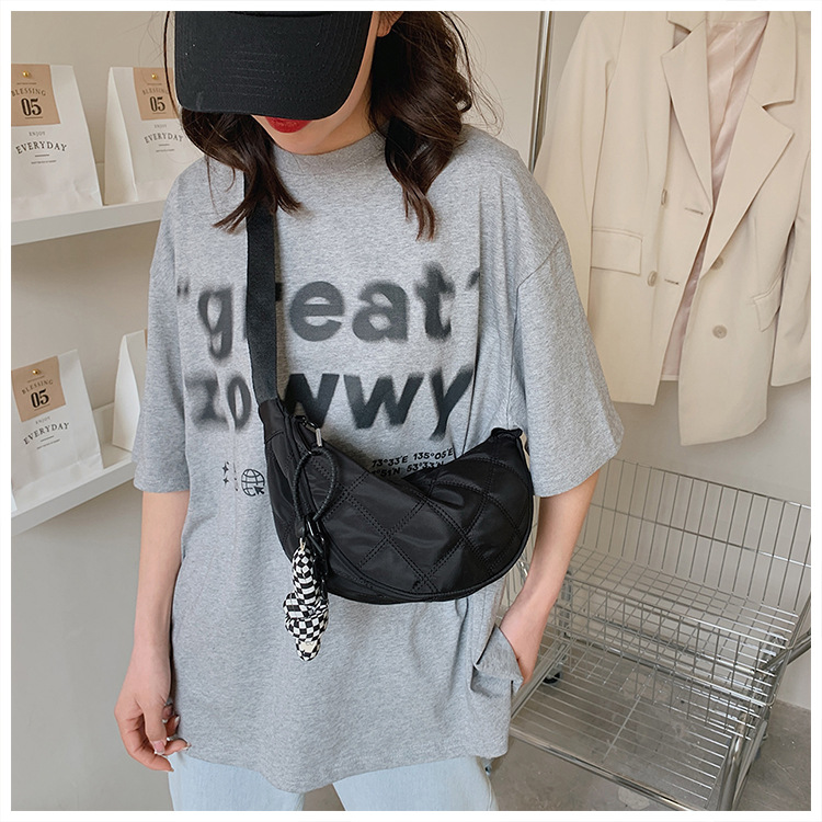Women's Medium Oxford Cloth Solid Color Streetwear Dumpling Shape Zipper Messenger Bag display picture 4