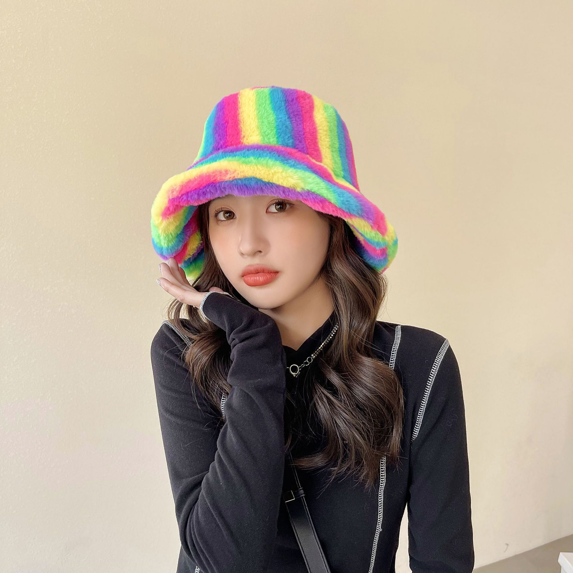 High-profile Figure Ht Hat Female Autumn And Winter Korean Fashion All-matching Fisherman Hat Lamb Wool Winter Suitable For Round Faces Plush Bucket Hat display picture 7