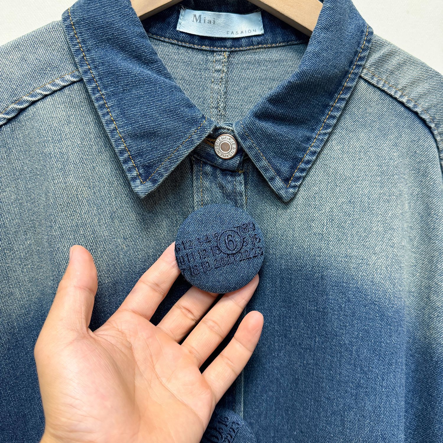 Women's European Style Denim Shirt Autumn Winter Loose Fit Long Sleeves Large Buttons Retro Gradient Wash Lapel Design Top_ecoleips.com