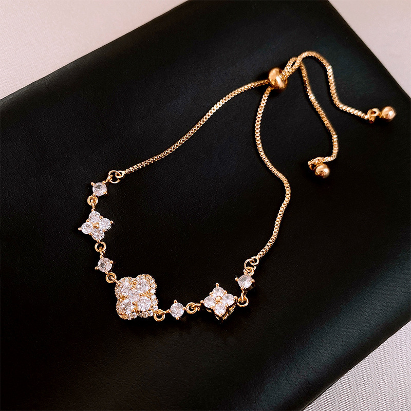 Corea del Sur cuatro pétalos de circón flor pulsera de luz de lujo de alto grado temperamento ajustable pulsera nueva pulsera al por mayor para las mujeres