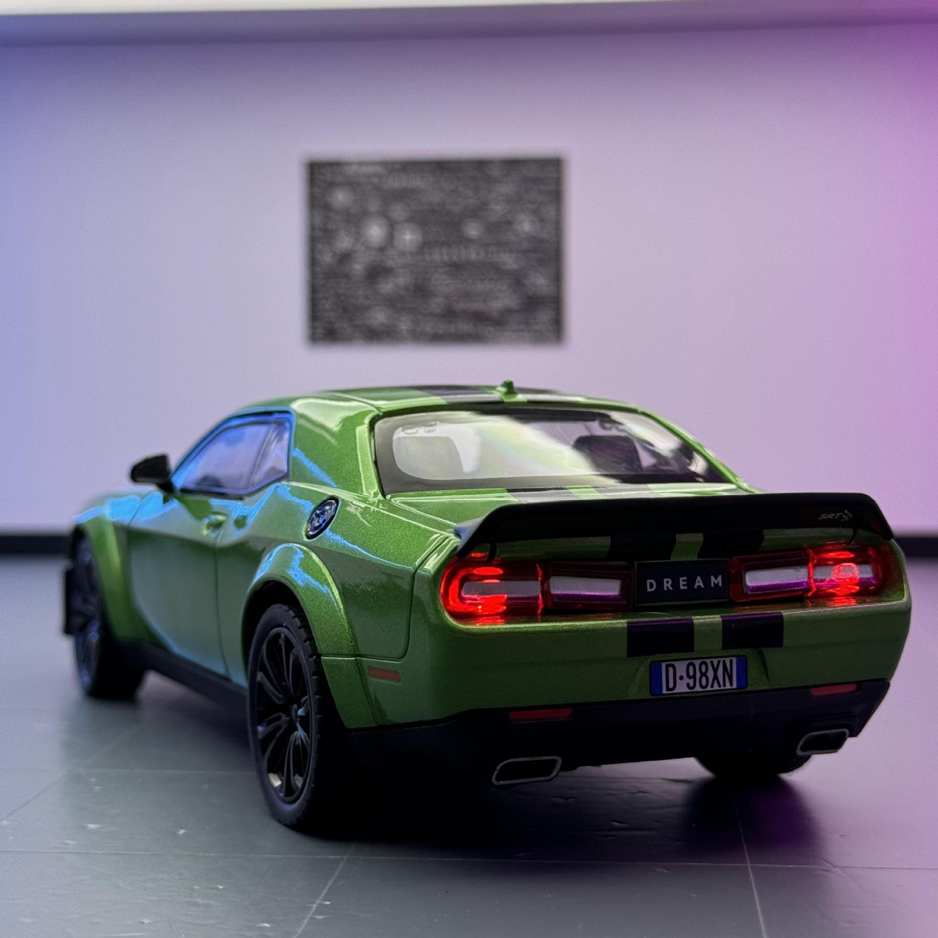 Modelo de coche de aleación Jiaye 1:22 Dodge Hellcat coche deportivo con sonido y luz atrás coche de juguete modelo de efecto de sonido