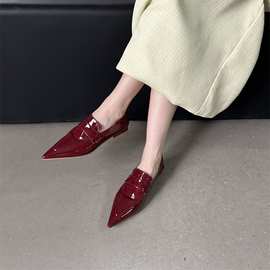 英伦风复古尖头平底小皮鞋女2024新款春秋一脚蹬漆皮深口乐福鞋