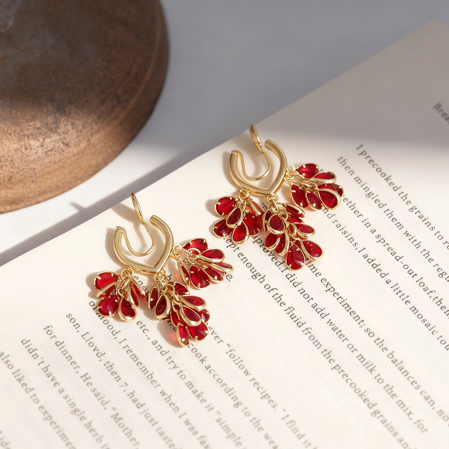 Retro rojo goteo mosquito bandeja personalidad abrazadera pendientes de cristal lingüizo estilo chino elegante sin agujeros de orejas pendientes