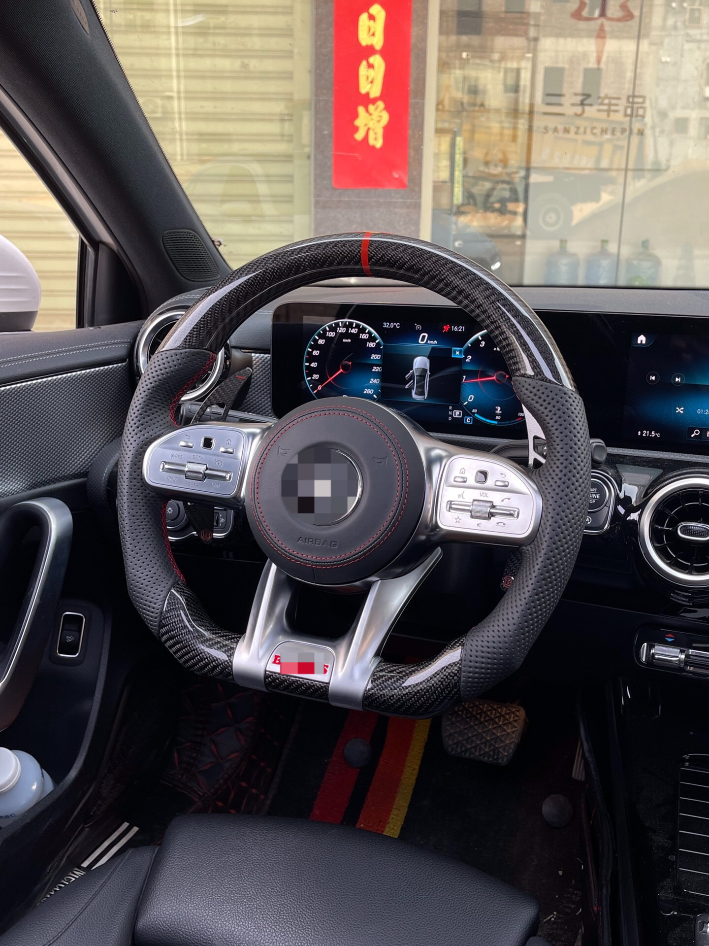 【Hot Sale】Mercedes-Benz Modified Steering Wheel, Real Carbon Fiber, Comfortable Grip, Breathable