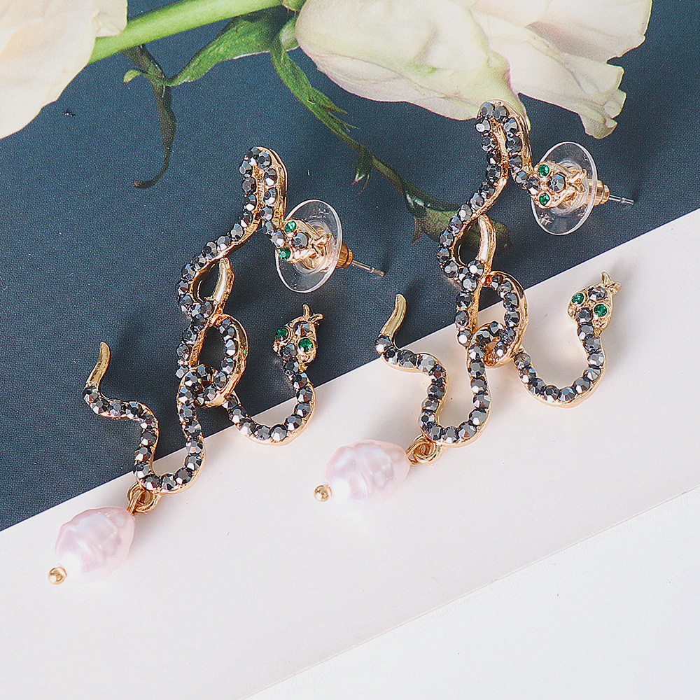 New Style Earrings Snake Shape Diamond Pearl Earrings Earrings Personalized Wholesale display picture 6