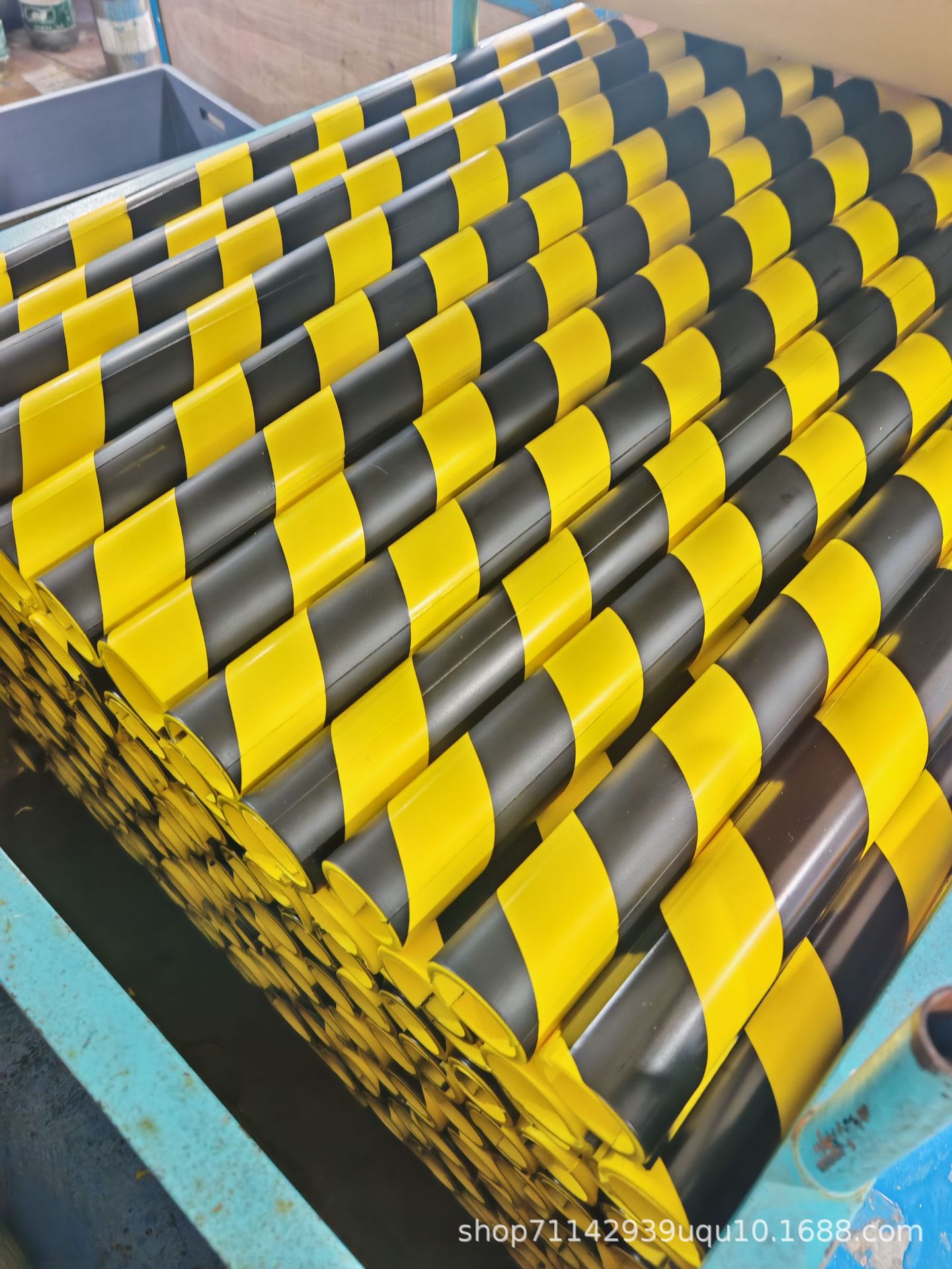 In-Stock Pu Anti-Collision Strips Corner Guards Soft Edge Protection Strips Buffer Anti-Collision Industrial Black and Yellow Warning Self-Adhesive No Drilling Required