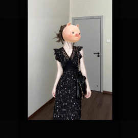 黑色蕾丝拼接碎花连衣裙2025夏季时尚度假法式气质独特漂亮长裙女