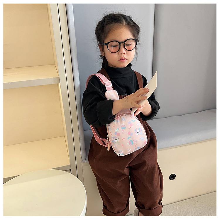 Spring new cute and versatile kindergarten bags, trendy, casual and fashionable cartoon children's chest bag and crossbody bag undefined