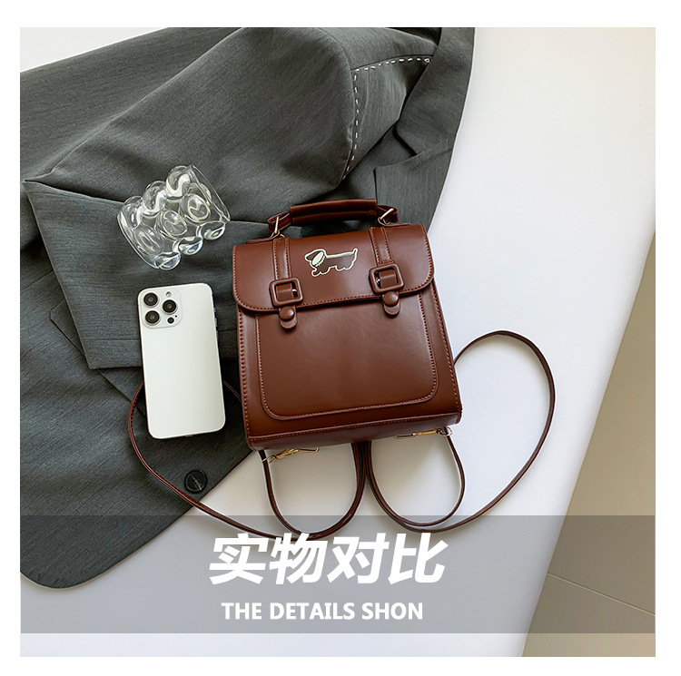 A new 2024 French retro backpack for women, a trendy and versatile single-shoulder bag with a large capacity for commuting undefined
