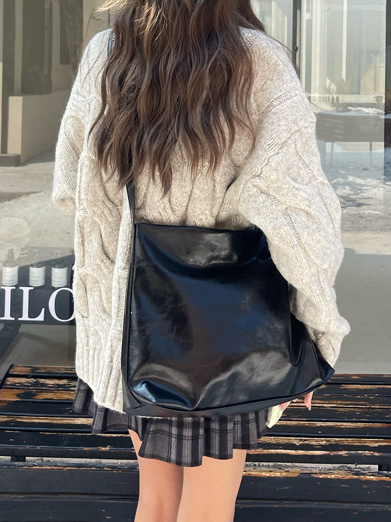 New Black Soft Leather Large Capacity Commuter Leisure Tote Women's Korean Fashion One Shoulder Crossbody Bag_voghion.com