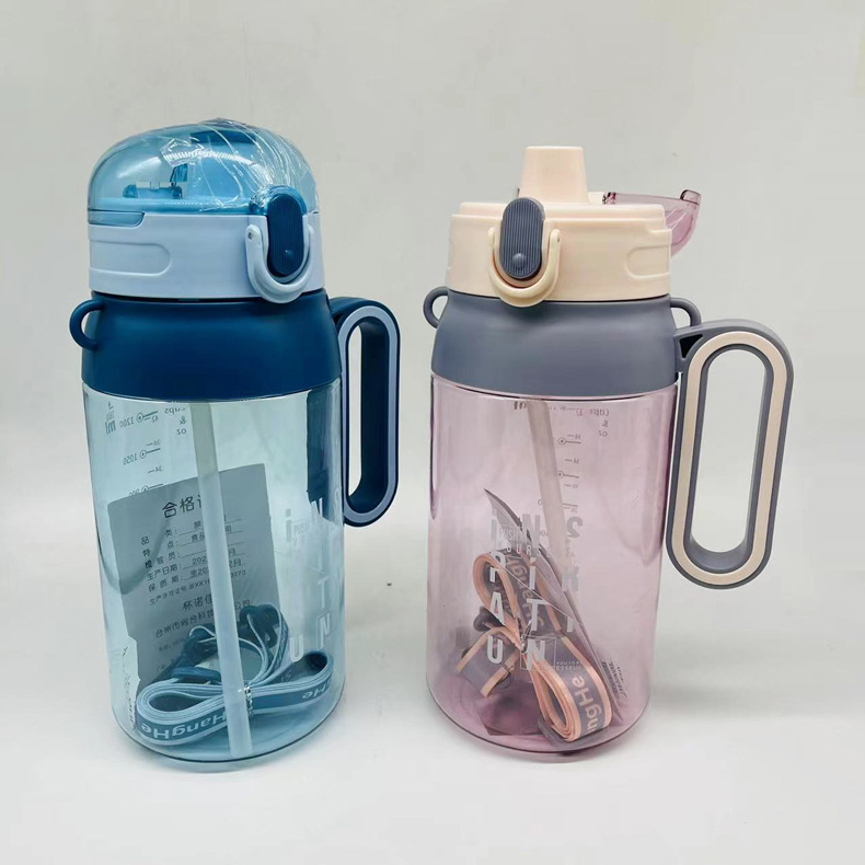 Celebridad de internet de verano SH-2017 taza de plástico 1600ml taza de agua de plástico taza de paja hombres y mujeres correa de gran capacidad al por mayor