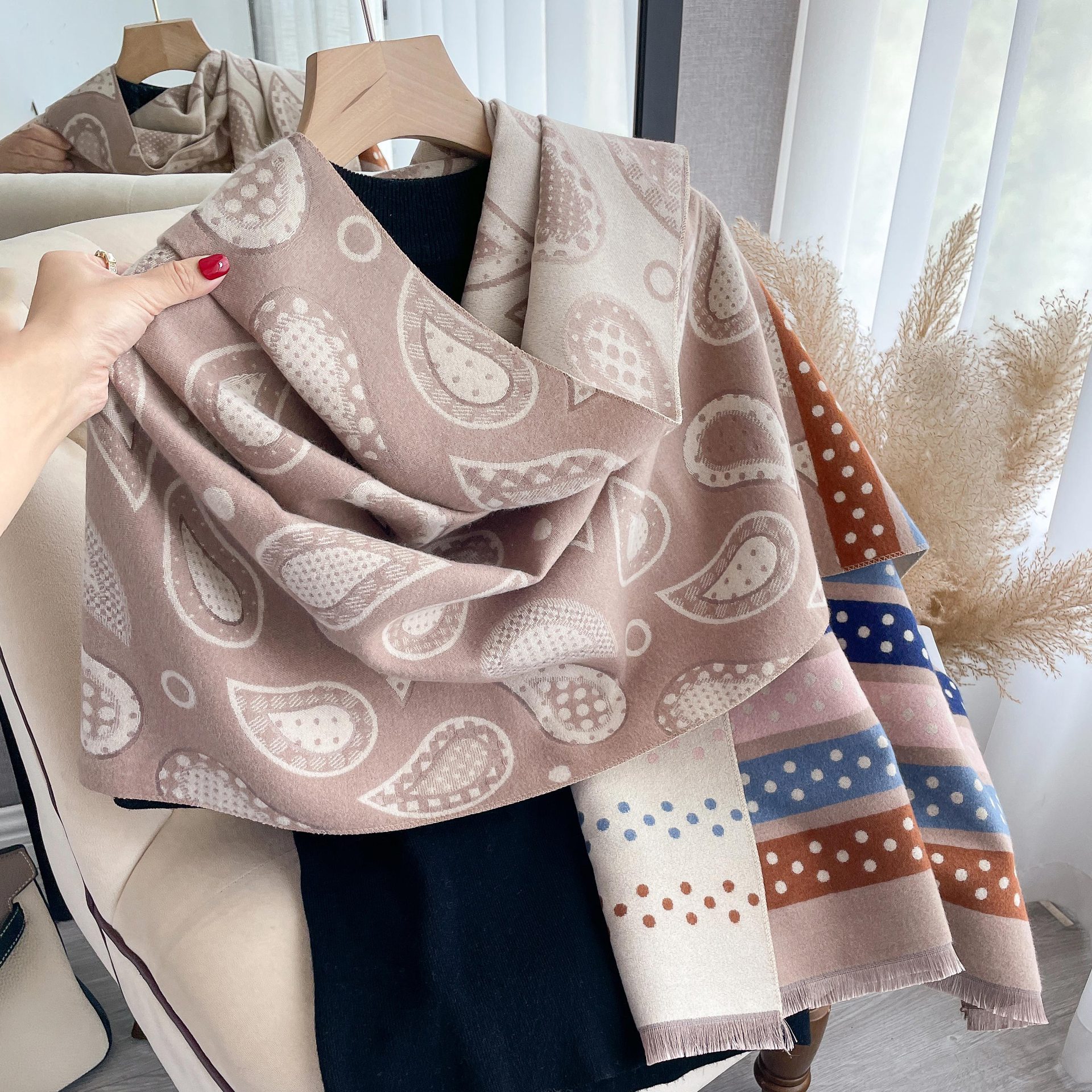 Nueva moda gruesa caliente chal de doble cara colorido a rayas Flor de anacardo Otoño e Invierno Cachemira-como bufanda larga para las mujeres