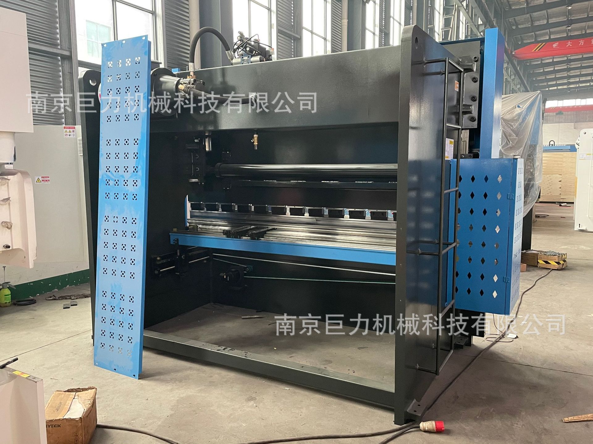 大型板料折弯机 200吨/250吨4米液压折弯机 全自动数控板材折板机-阿里巴巴