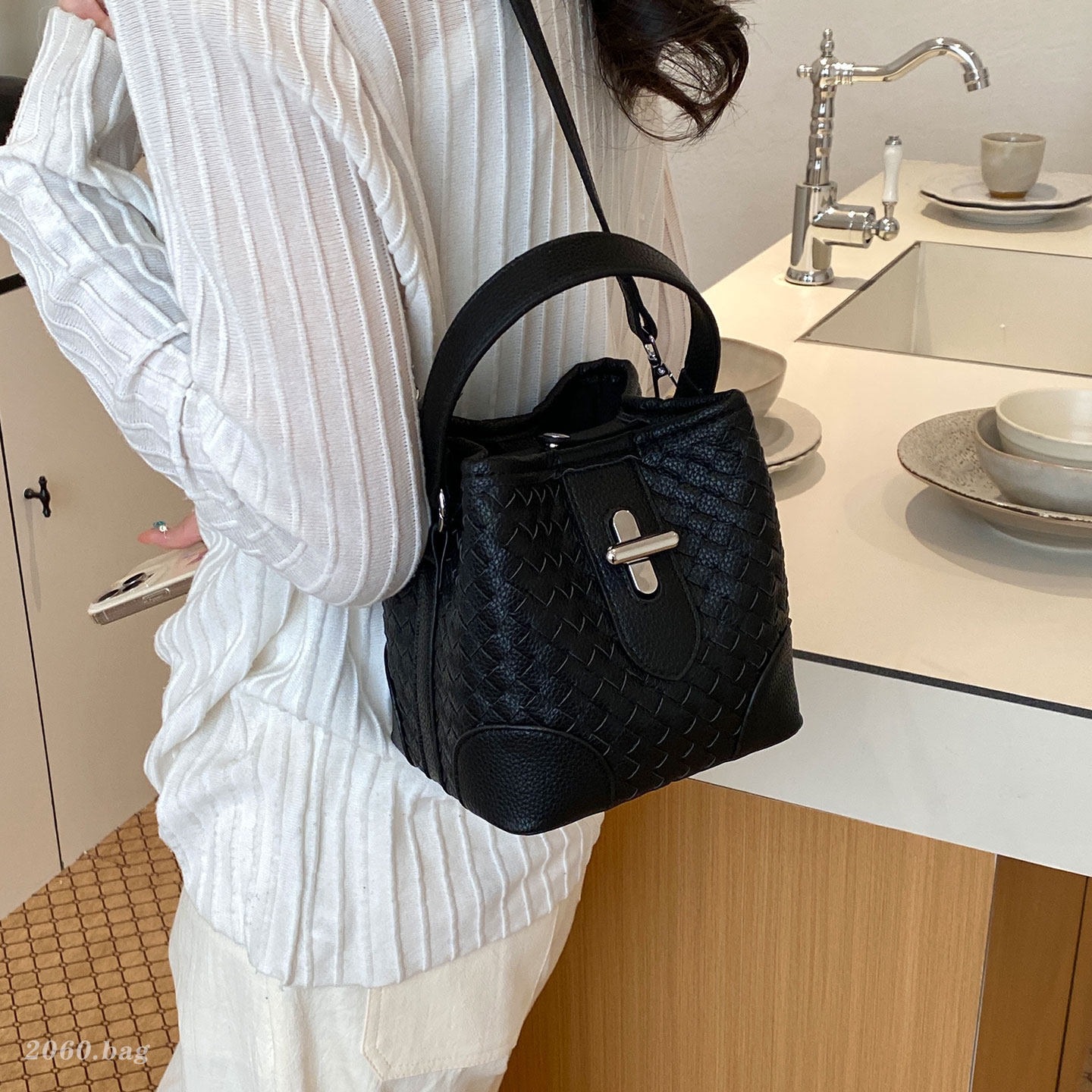 Balde de agua portátil de viaje de moda bolsa casual bolso de mujer verano nuevo tejido 2026 nicho mochila