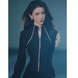 拽姐酷飒风女装运动穿搭2026新款显瘦黑色立领拉链长袖卫衣两件套