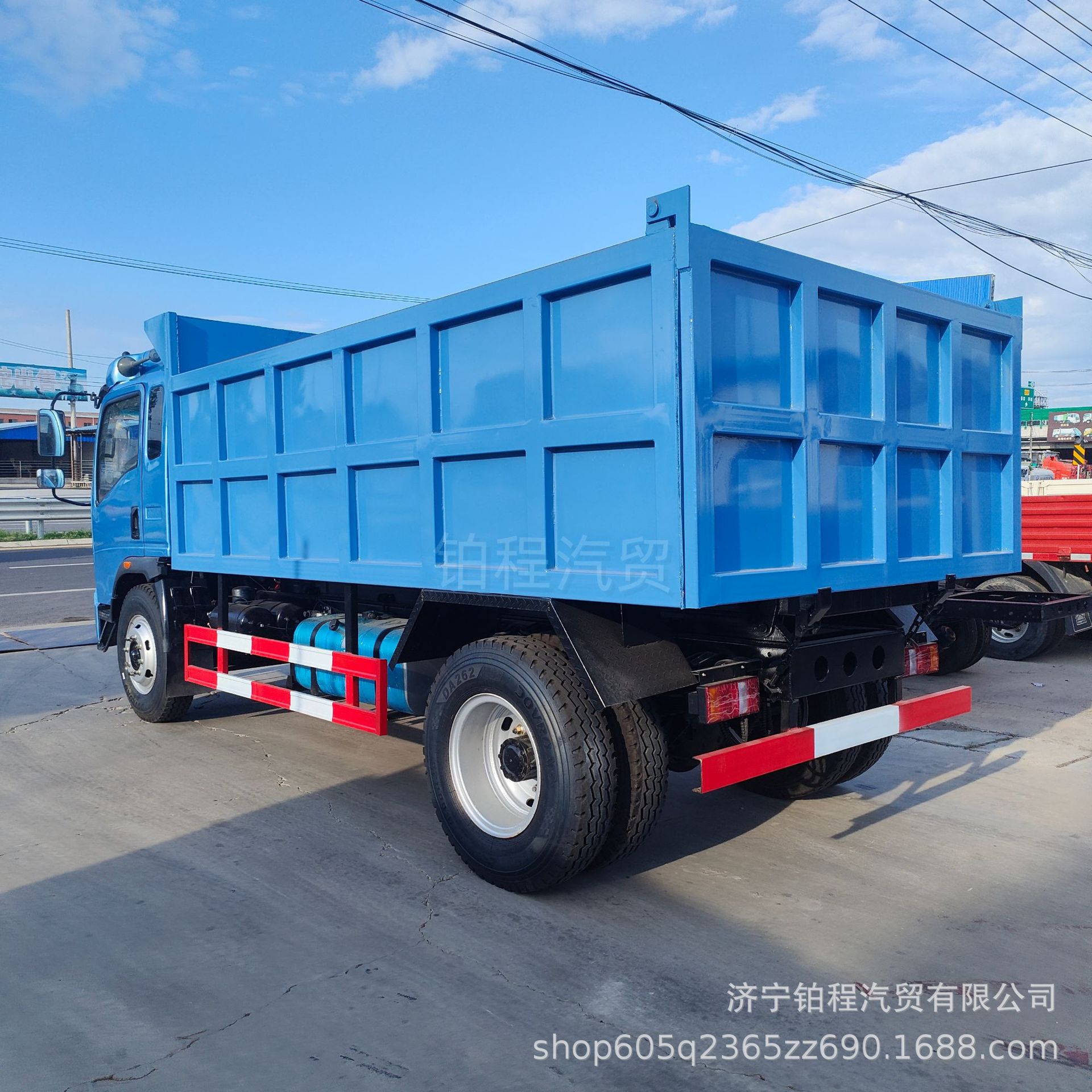 Cross-border export to Africa: Sinotruk Howo rear-tipping dump truck, 3-ton, 5-ton, 10-ton muck transport vehicle