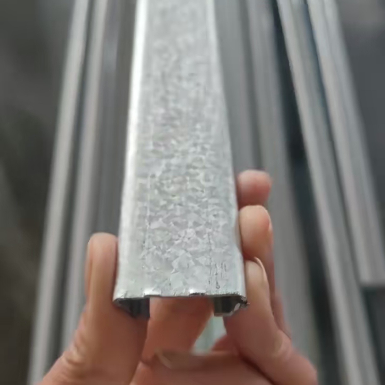 Accesorios de invernadero ranura de clip de invernadero ranura de película de presión de resorte de aluminio de aluminio nano espesado resistente a la corrosión y no oxidado gran ventaja