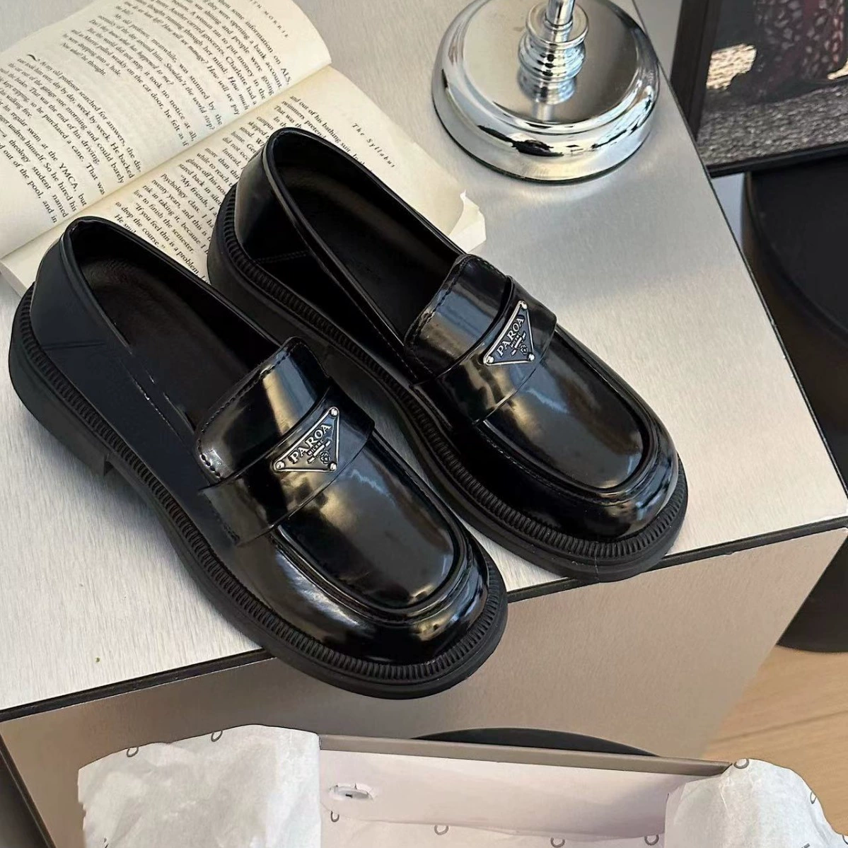 Новый в 2024 Prada jk patent leather маленькая кожаная обувь ретро корейская версия студентки женская обувь счастливая суперфибра универсальная