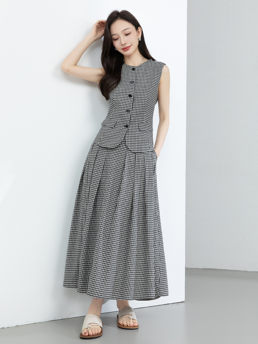 Áo gile nữ cổ tròn kẻ sọc đen trắng phối chân váy linen cạp chun — Áo gi lê - 66080 ô đen trắng