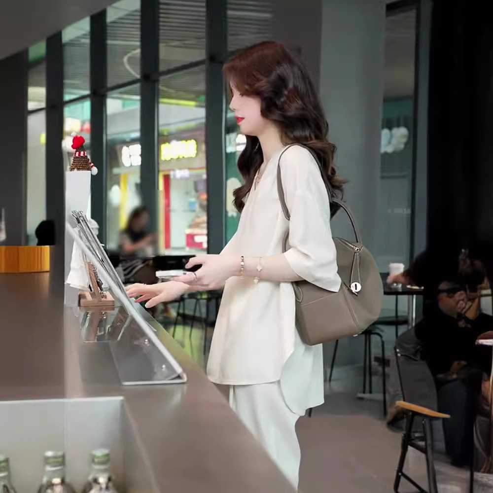 Bộ đồ công sở nữ hai mảnh mùa hè phong cách lạnh lùng cao cấp — Màu trắng be
