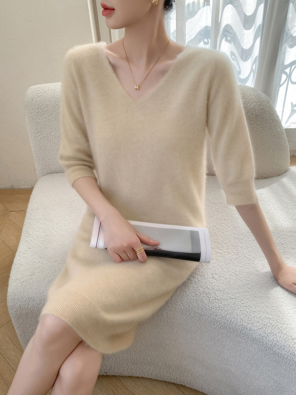 2025 New Autumn and Winter V Neck Pullover Mid-Length Cashmere Sweater Women's Slimming Look Sweater Knitted Dress