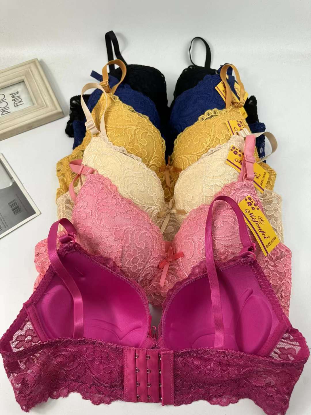 Comercio exterior nueva ropa interior de mujer soltera europea y americana cómoda Sujetador de encaje con anillo de acero grueso sujetador de esponja fábrica al por mayor