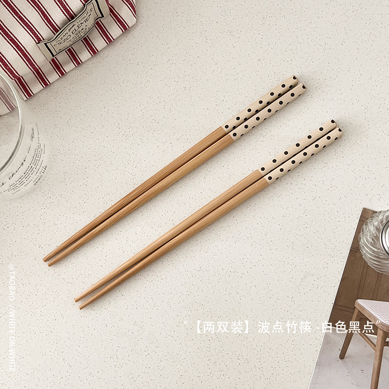[2개입] 물방울무늬 대나무젓가락 - 흰색에 검은색 점