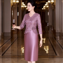 2025秋季新款端庄气质V领遮肚显瘦连衣裙年轻喜妈妈紫色蕾丝裙女