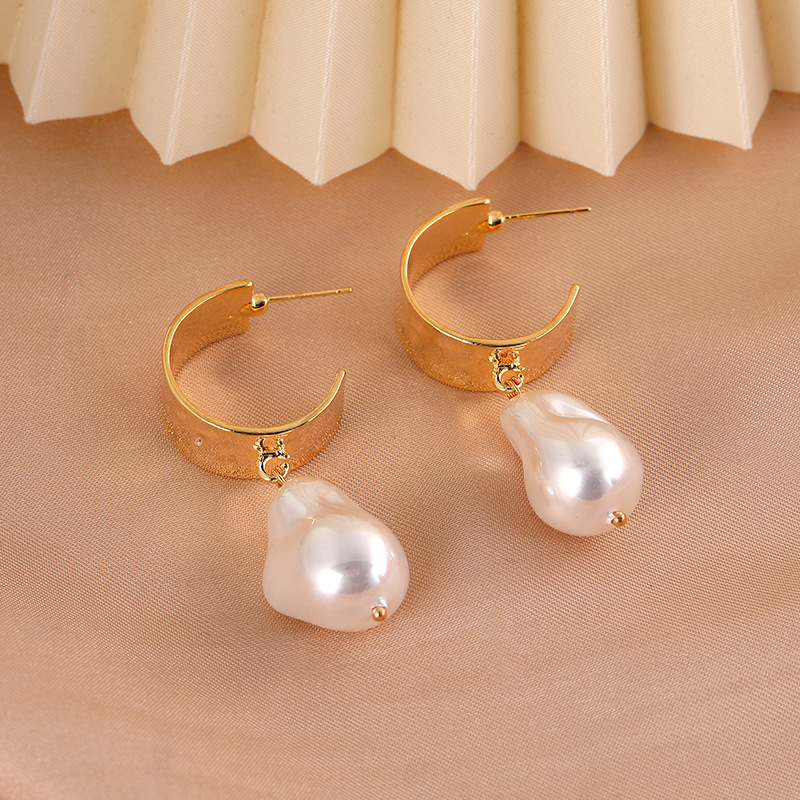 1 Pair IG Style Retro Irregular Pearl Plating Copper Drop Earrings display picture 4