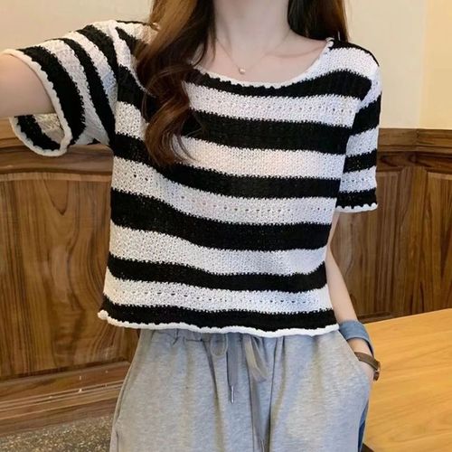 Striped knit slim-fit short-sleeved t-shirt for women, summer round neck loose style, versatile early spring top for women, outerwear.