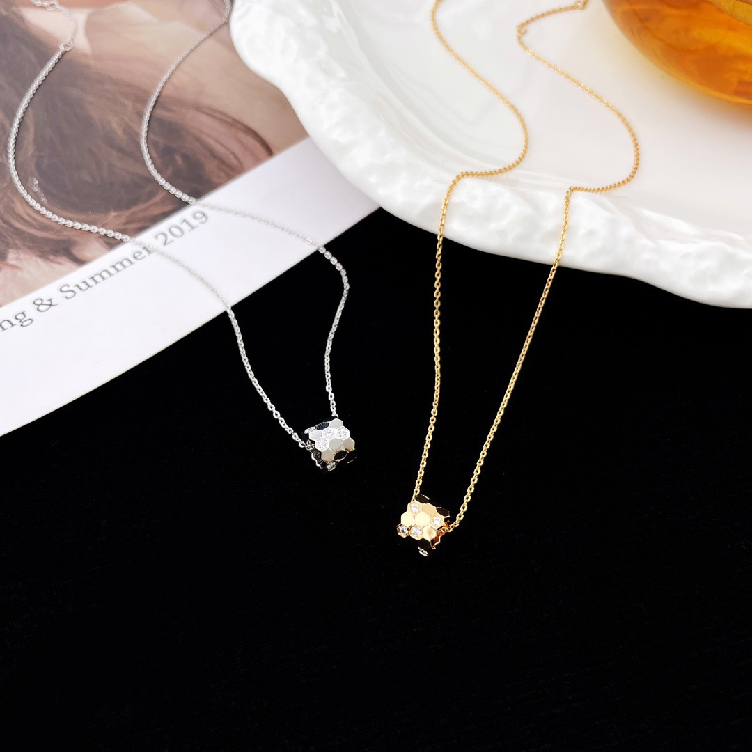 Golden version honeycomb diamond necklace, light luxury and niche necklace, female petite waist pendant, honeycomb collarbone chain_voghion.com