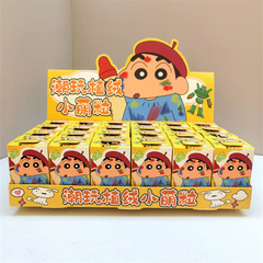 新しいクレヨンしんちゃん人形ブラインドボックストレンディな樹脂装飾品ミニチュアシーン装飾装飾品かわいい粒スポット卸売