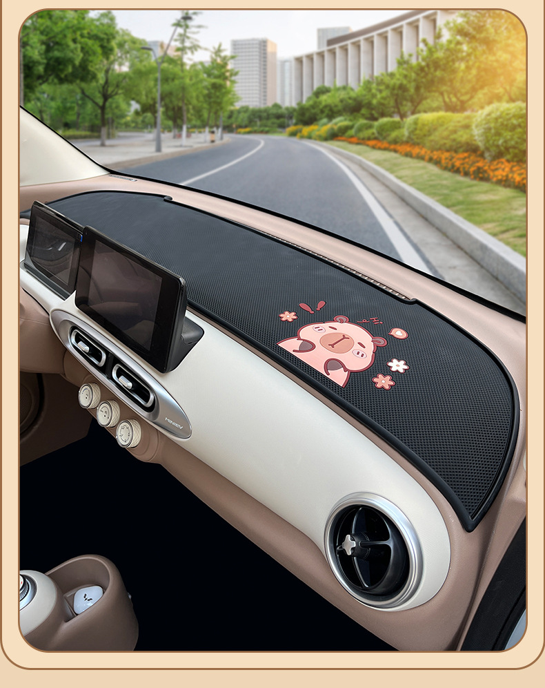 Suitable for 25 Wuling Hongguang mini Macaron four-generation instrument panel anti-skid pad to avoid light special 4-door interior
