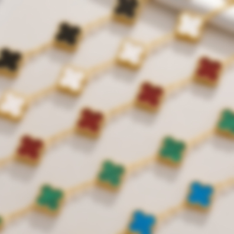 Titanium Steel Double-Sided Mother-Of-Pearl Four-Leaf Clover Bracelet for Women to Wear in the Shower and Daily Attendance Sweet Clover Hand Jewelry