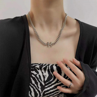 European and American Sweater Chain Hip-hop All-match Clavicle Chain Thick Chain h-letter Necklace Women's Titanium Steel Non-fading Simple Short