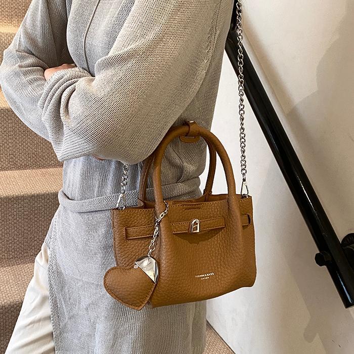 Tendencia versátil bolso de mano para mujeres 2025 nuevo estilo simple textura de transporte de tren mochila de alta calidad bolso de brazo de moda