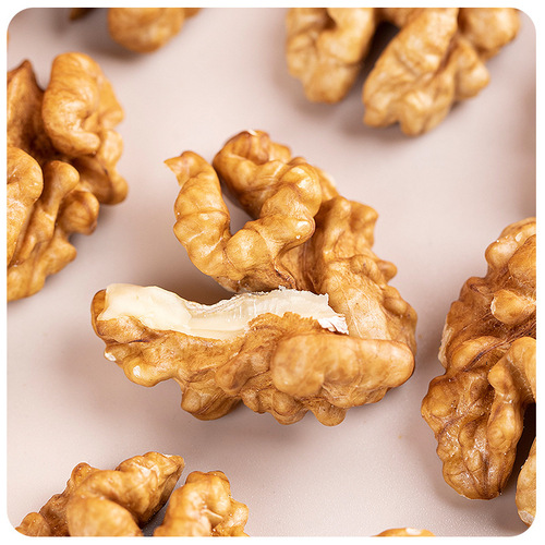 2024 New Arrival Xinjiang Ripe Walnut Kernels 500g Nuts for Pregnant Women Thin-Skinned Amber Walnut Kernels Meat Snacks Wholesale