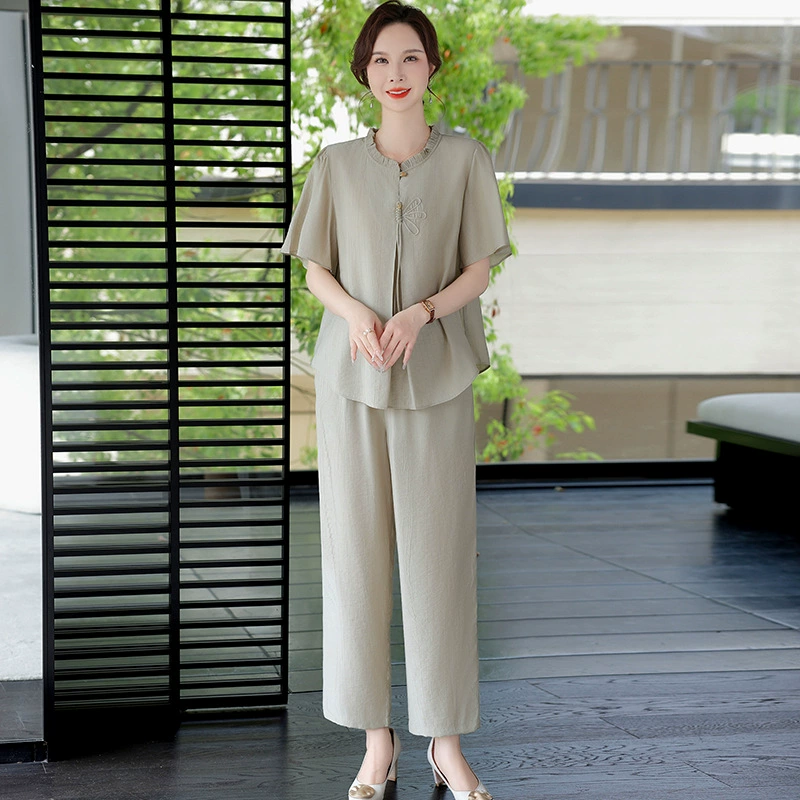 Летний костюм мамы тонкий иностранный топ 2025 новый средний и пожилой женский сплошной цвет повседневная мода набор из двух частей