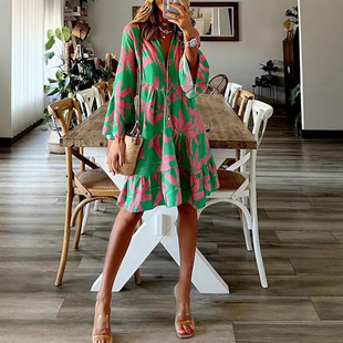 2024 cross-border new spring and summer ladies printing dress. Pink Green Contrast V-neck Flare Sleeve Vacation Skirt