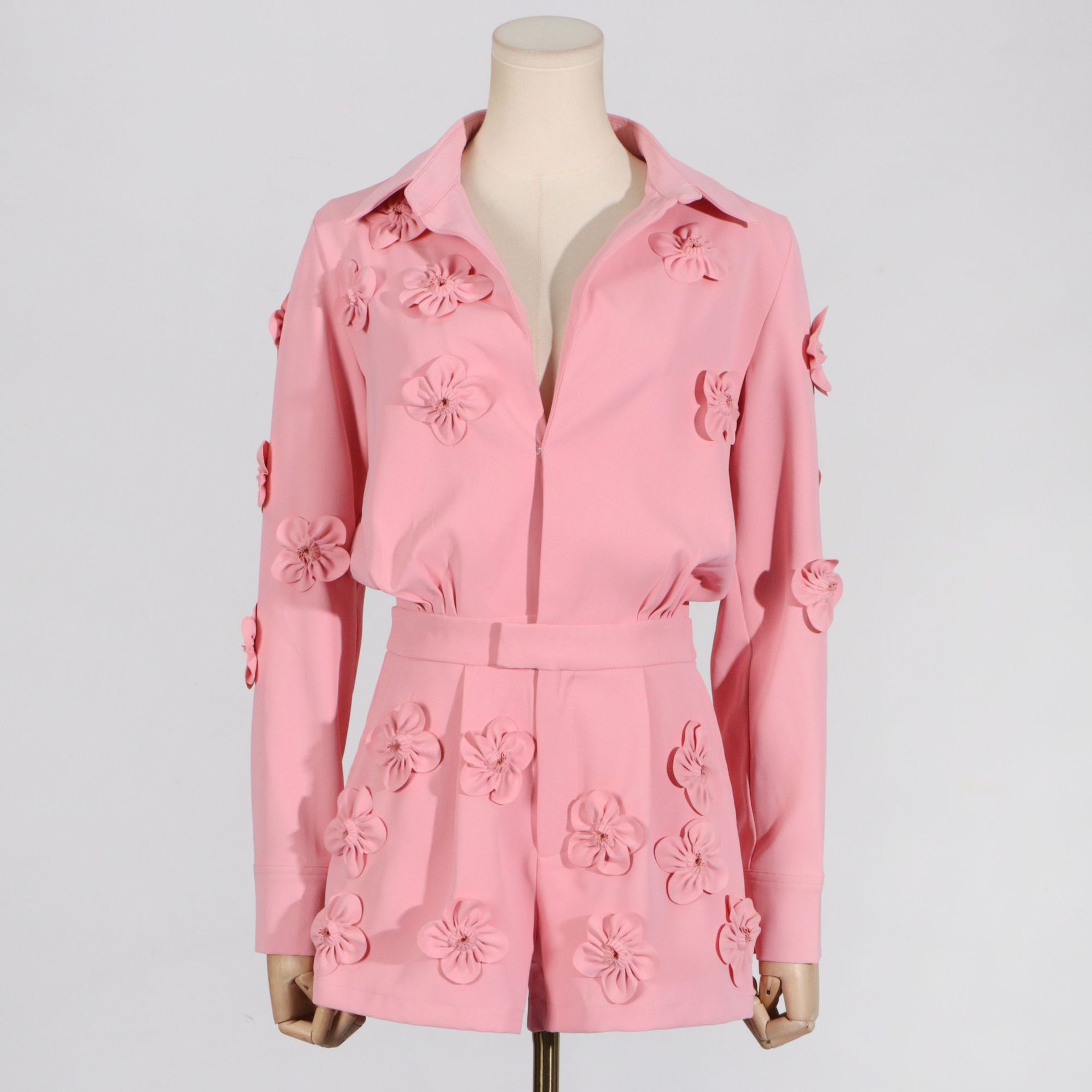 2024 primavera nueva moda elegante diseño de flores tridimensionales cintura apretada adelgazamiento mono pantalones cortos transfronterizos europeos y americanos