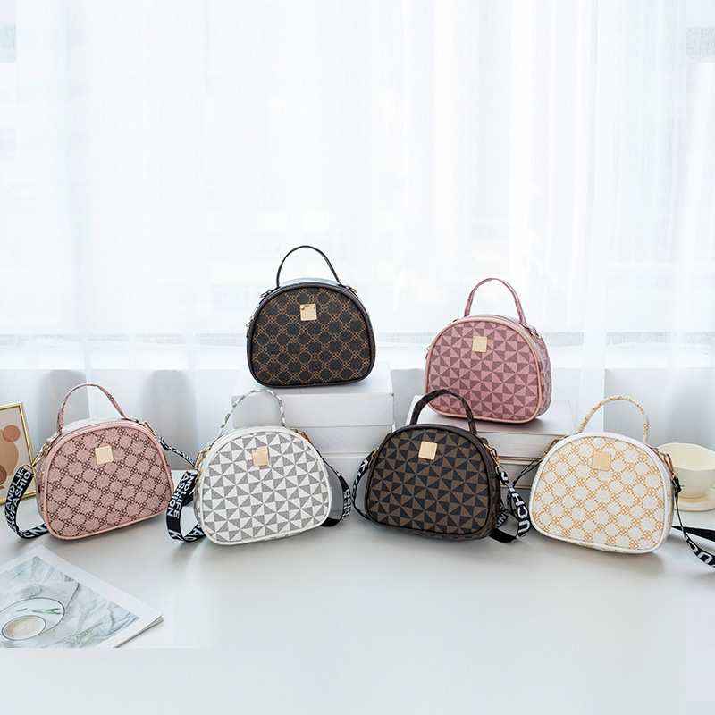 个性印花亮片装饰手提包2024年新款时尚潮流几何四叶草斜挎单肩包